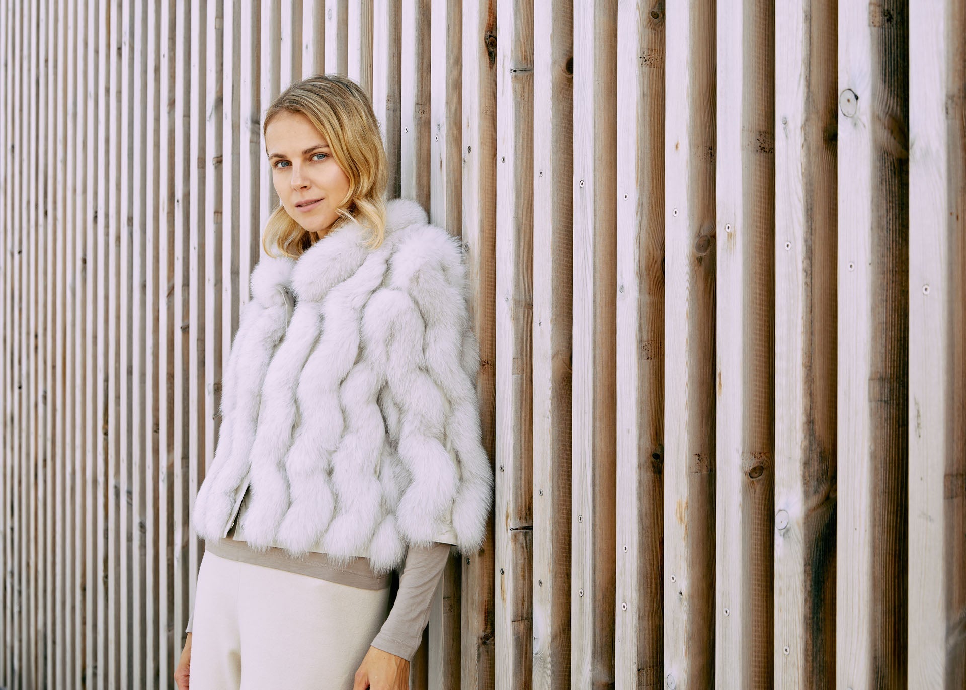 WOMEN'S FUR COATS & VESTS