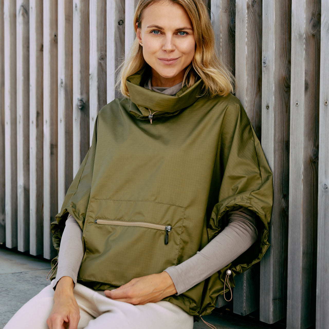 CHIMNEY-COLLAR WINDBREAKER PULLOVER