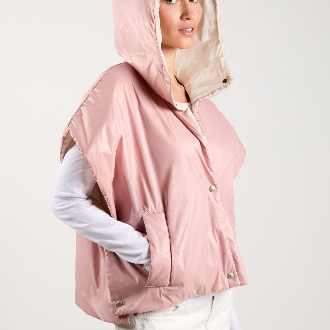 CROPPED LIGHT PADDED VEST WITH HOOD