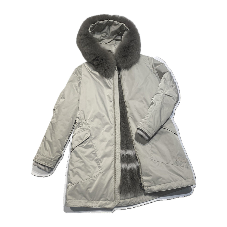 SHORT WOMEN'S PARKA WITH FUR LINING AND HOOD