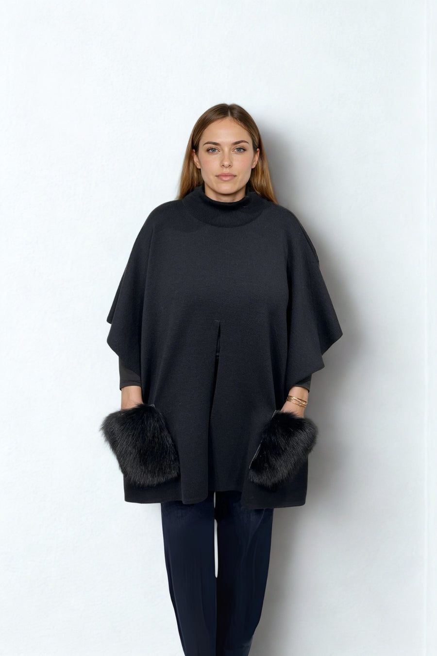 KNITTED PONCHO WITH FUR POCKETS