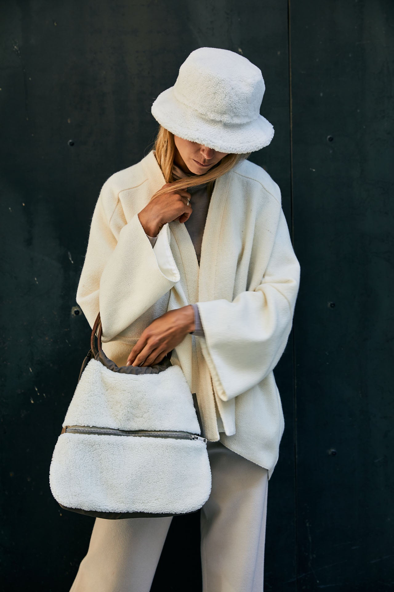 shopper with beautiful white merino lambskin and a large pocket with zipper 